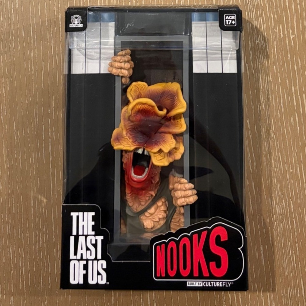 The Last of Us Infected Nooks Shelf Vinyl Bookend‎ Figure CultureFly 7.5in NEW